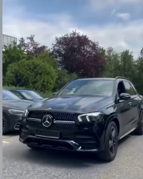 Alex i-a făcut cadou Cristinei un Mercedes de 78.000 de euro foto: Instagram