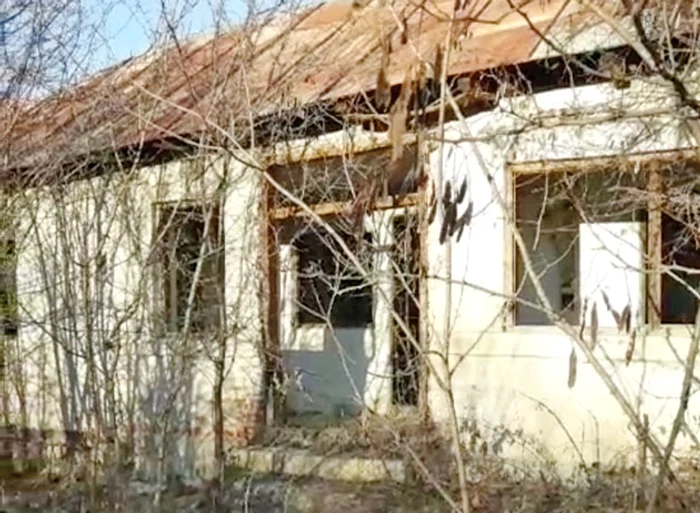 Casele părăsite vor „prinde viață”, din nou, ca locuințe sociale, în Drăgușeni. Foto generic