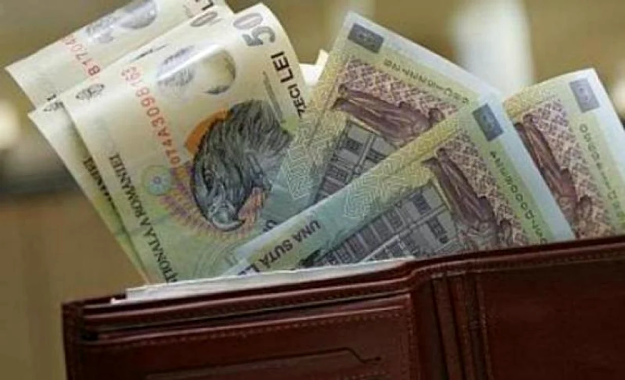 
    Bugetarii au primit în acest an creșteri salariale fără precedent în ultimii 10 ani  
