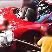 ferari vandalizat jpg