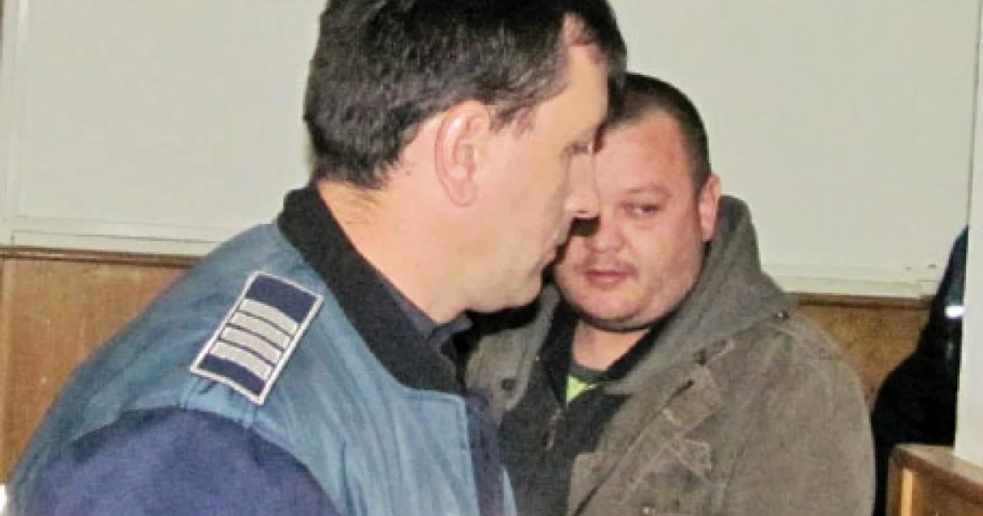 Cristian Vlad (dreapta) e considerat pericol social şi a fost arestat