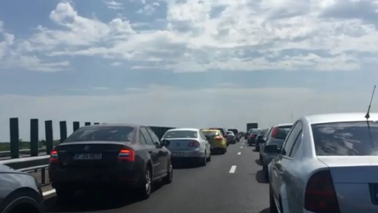 Traficul este restricţionat la kilometrul 71 FOTOArhivă  digi24.ro