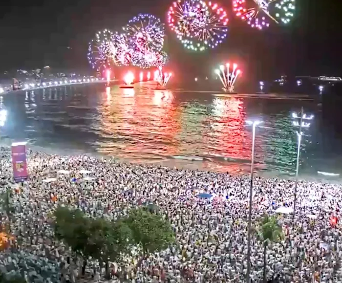 Cea mai mare petrecere de Anul Nou din lume are loc la Copacabana. Foto: X 
