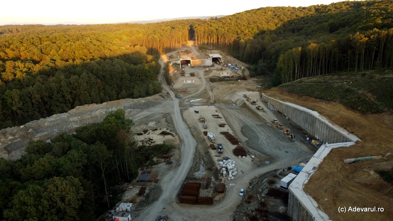Șantierul autostrăzii cu tuneluri. Foto: Daniel Guță. ADEVĂRUL