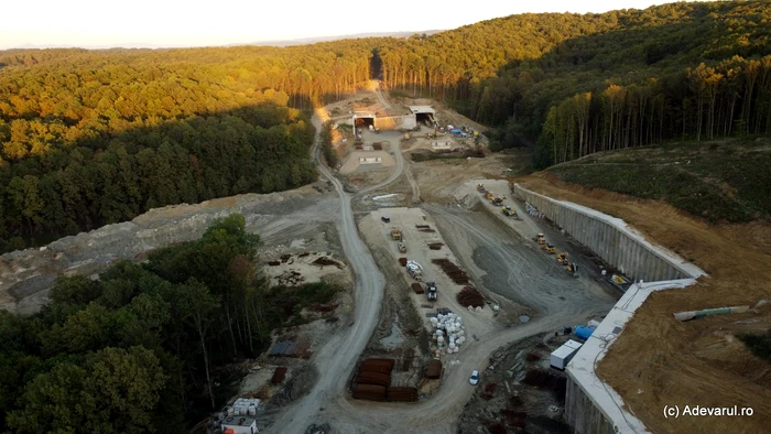 Șantierul autostrăzii cu tuneluri. Foto: Daniel Guță. ADEVĂRUL