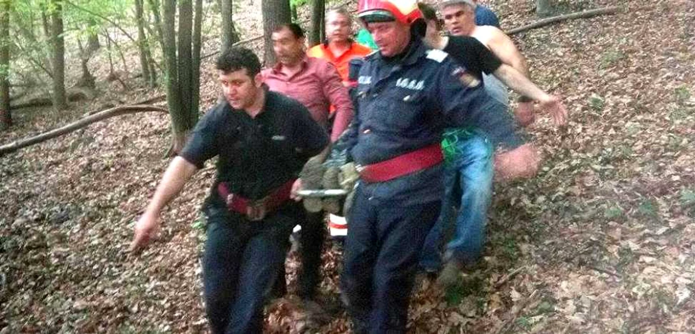 Bărbatul a fost salvat de pompieri. FOTO: ISU Hunedoara.