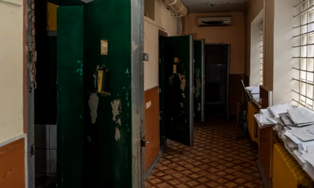 Celulele secției de poliție din Balakleia FOTO: Emre Çaylak/The Guardian