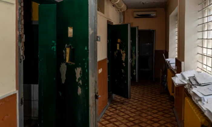 Celulele secției de poliție din Balakleia FOTO: Emre Çaylak/The Guardian