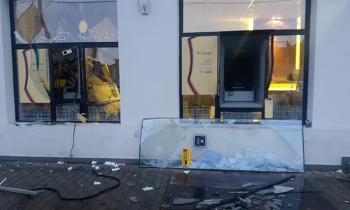 bancomat aruncat in aer arad jpeg