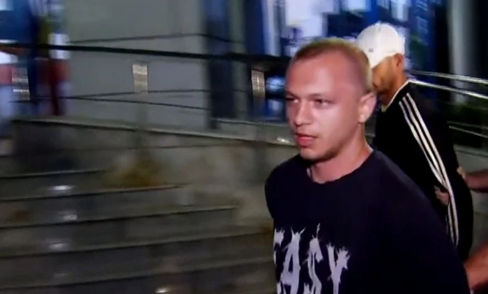 Vasilică (25 de ani), zis Ursul, este fiul lui Leo de la Strehaia