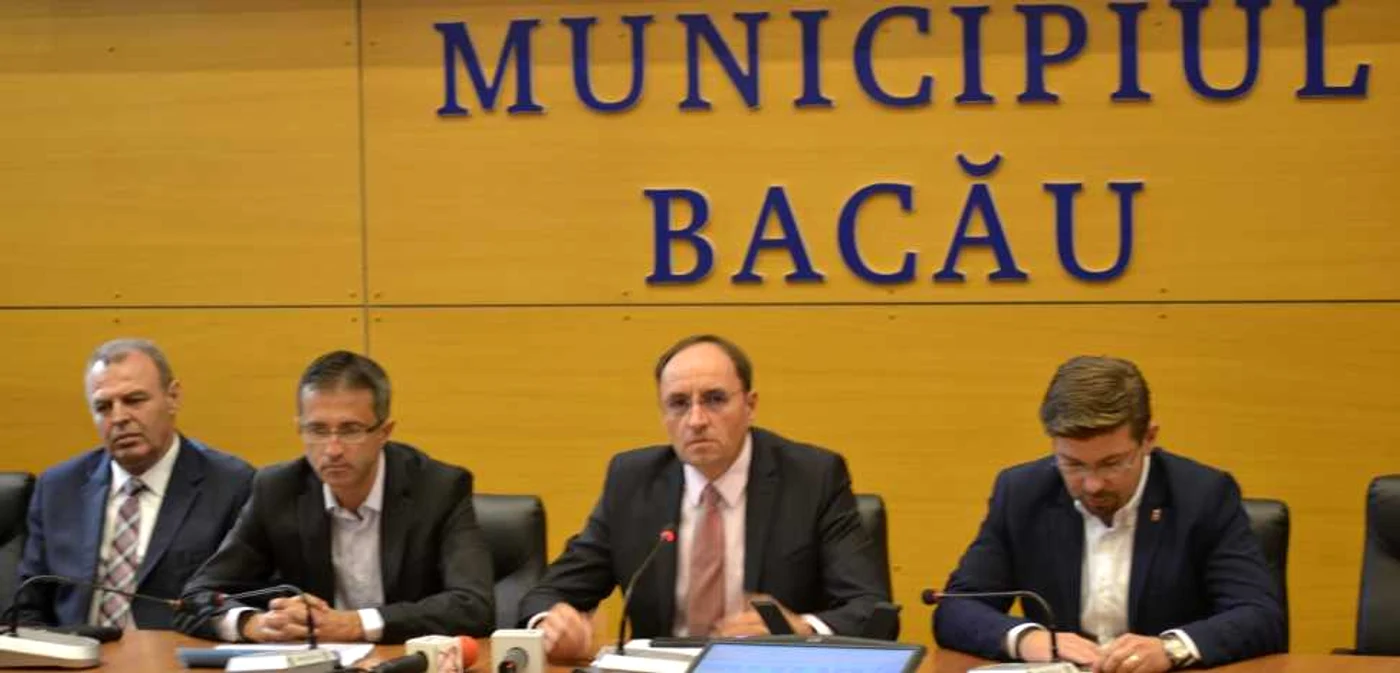 Primarul Cosmin Necula şi preşedintele Sorin Braşoveanu sunt gazdele întâlnirii organizate de UNICEF, la nivel înalt, între miniştrii Tineretului şi Sportului din România şi Republica Moldova FOTO Mircea Merticariu