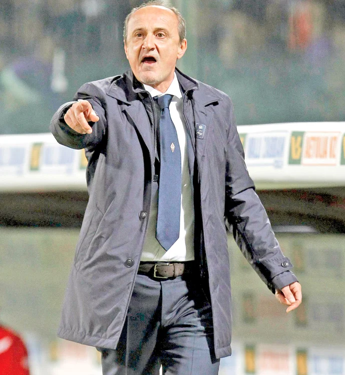 
    Delio Rossi a văzut  negru în faţa ochilor  când fotbalistul său  l-a aplaudat ironic şi  a sărit la gâtul lui (foto: reuters)  
