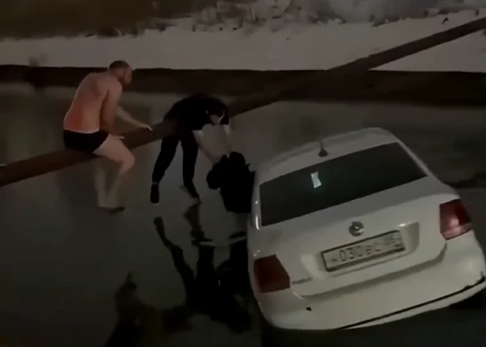 Un grup de bărbați a reușit să salveze un copil. FOTO: captură video Facebook