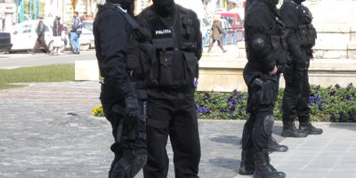 Craiova: Descindere în forţă a poliţiei şi jandarmeriei