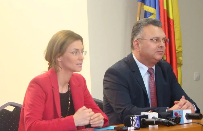 Alina Gorghiu şi Gheorghe Dragomir, co-preşedintele PNL Constanţa. FOTO: Adevărul