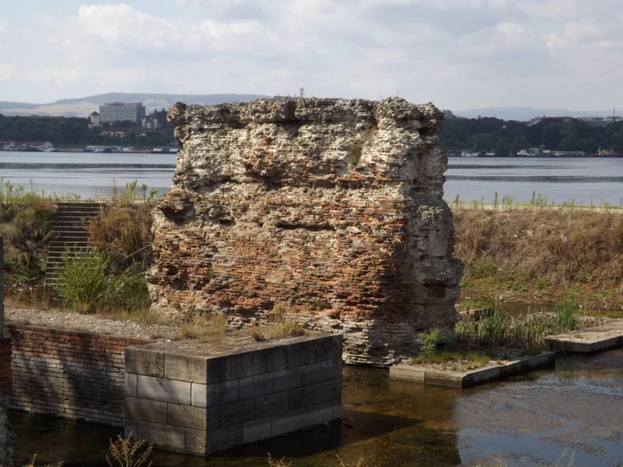 piciorul podului lui traian la sarbi FOTO Corina Macavei 