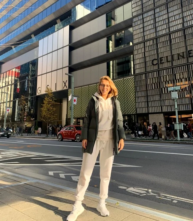 
    Eliza Samara, alături de câțiva dintre parteneii de antrenament  