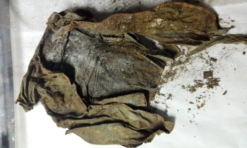 Haină din secolul al XVII lea, restaurată de specialiștii Muzeului Național de Istorie a Transilvaniei jpeg