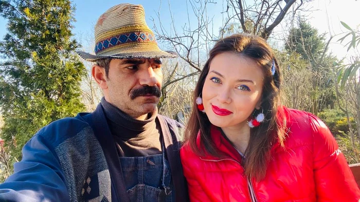 Mihai Bobonete - Bobiță se relaxeazâ într-un cort pregătit pentru astfel de momente