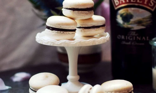 Macarons cu lichior de cafea jpeg