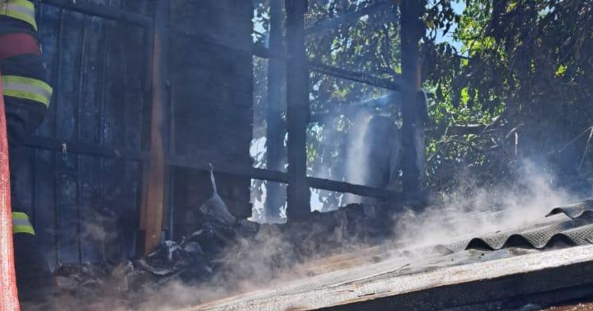 Un bărbat din Vaslui și-a dat foc casei după o dispută aprinsă cu familia