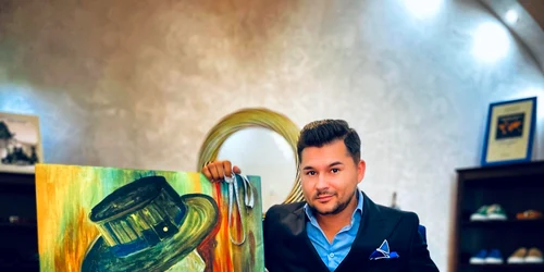 Robert Ciobanu si unul dintre tablourile sale FOTO arhiva personala jpg