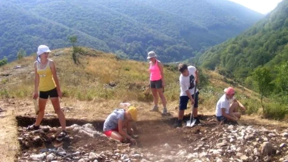 Cetatea dacică Ardeu îşi deschide porţile pasionaţilor de istorie şi arheologie jpeg