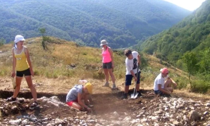 Cetatea dacică Ardeu îşi deschide porţile pasionaţilor de istorie şi arheologie jpeg