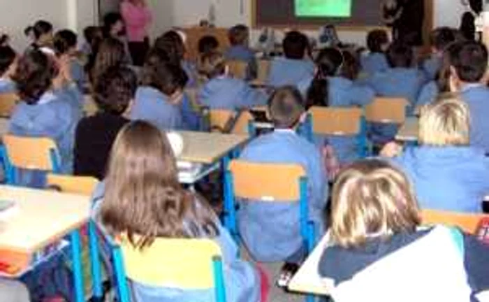 Măsura îi afectează şi pe copii români care învaţă în Italia
