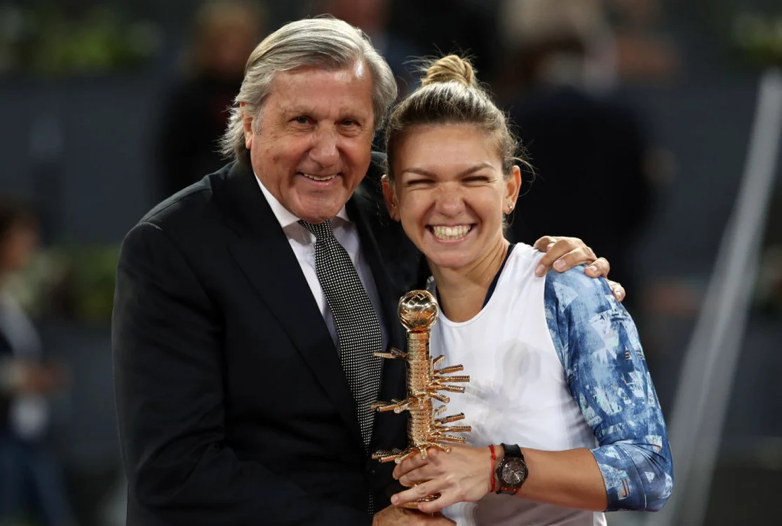 Ilie Năstase şi Simona Halep la ceremonia de premiere a turneului de la Madrid FOTO Getty Images