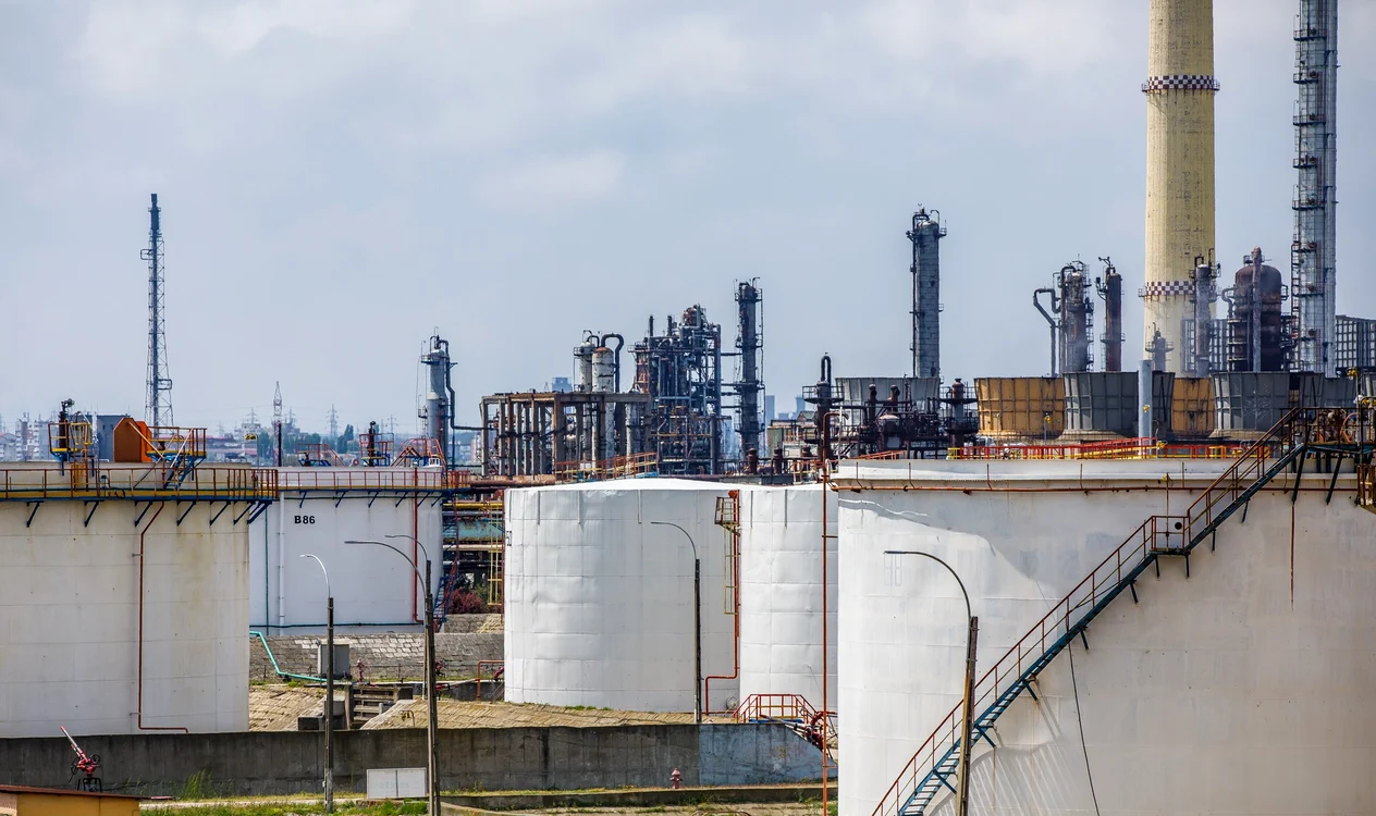 Rezervoare petrol de la Rafinăria Petromidia