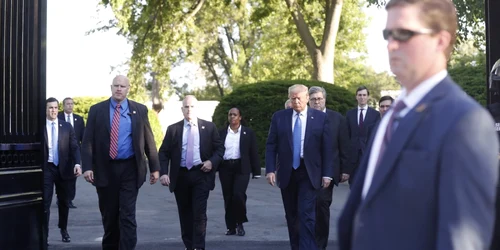 Donald Trump merge la biserică. FOTO EPA-EFE