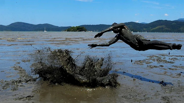 În localitatea braziliană Paraty se desfăşoară un Carnaval mai puţin obişnuit. Foto: Profimedia