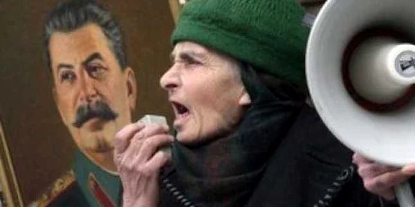 Polonia condamnă crimele din perioada sovietică - rezoluţie