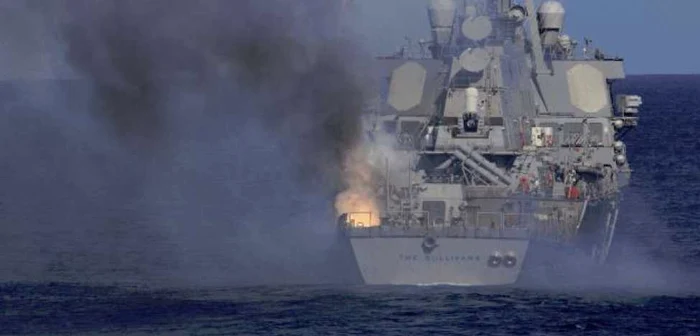 O rachetă a explodat la scurt timp după lansarea de pe distrugătorul USS The Sullivans FOTO USNI NEWS