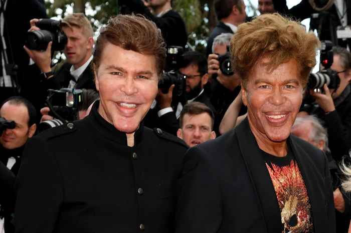 Igor Bogdanoff (dreapta) a murit la șase zile după fratele său geamăn, Grichka