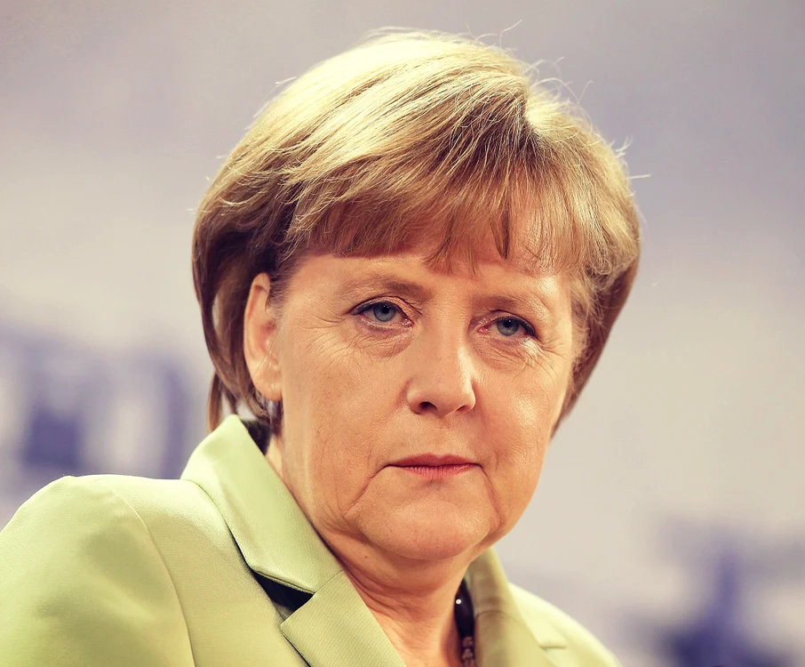 Angela, ţi e frică de fantome? jpeg