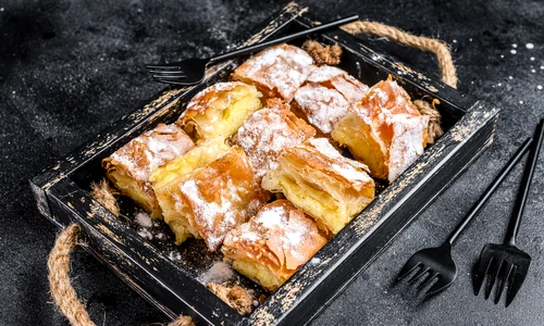 bougatsa placinta vanilie shutterstock 1991036966 jpg