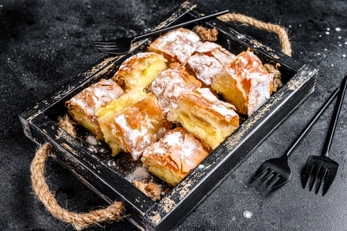 bougatsa placinta vanilie shutterstock 1991036966 jpg