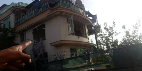 Balconul casei din Kabul unde a fost ucis Ayman al-Zawahiri Foto Twitter/Charles Lister