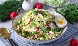 Salata cu varza  Sursa foto shutterstock 2146493509 jpg