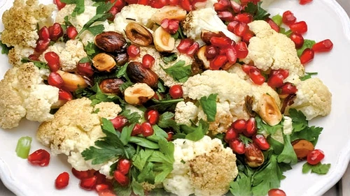 salata de conopida cu alune de pdure jpg