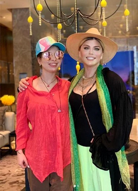 13 loredana si fiica ei elena in bangkok jpg jpeg