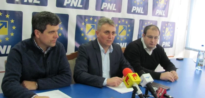 Conducerea noului PNL Sălaj, în conferinţă de presă