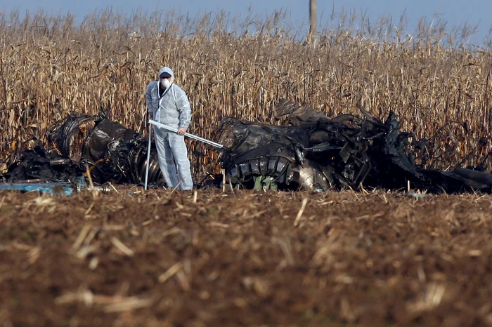 Noiembrie 2010. Doi piloţi şi-au pierdut viaţa aproape de Câmpia Turzii. Foto: Mediafax