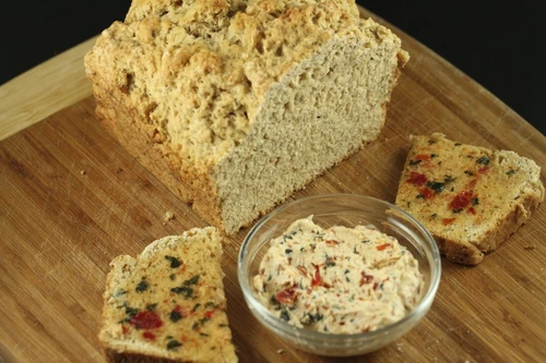crema aperitiv de unt cu busuioc si rosii jpeg