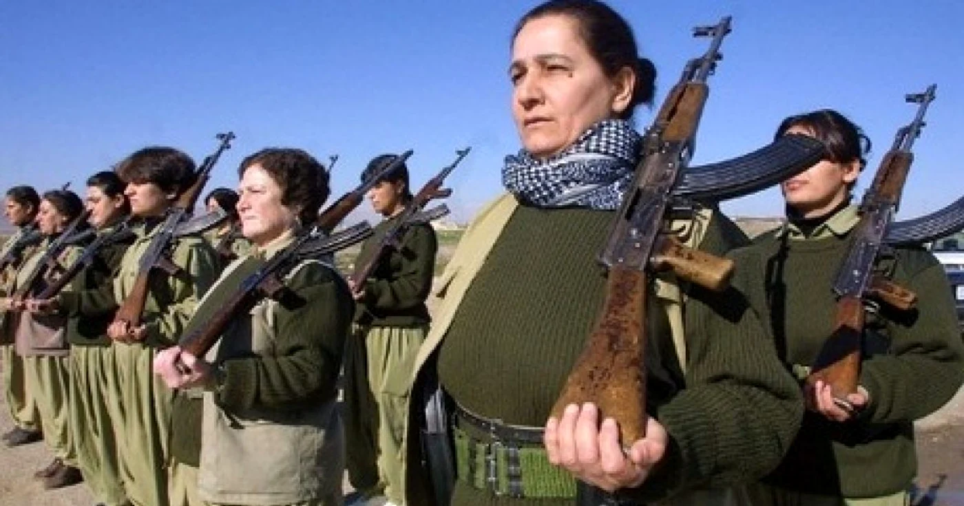 Femeile kurde luptă cot la cot cu bărbaţii împotriva jihadiştilor din statul Islamic