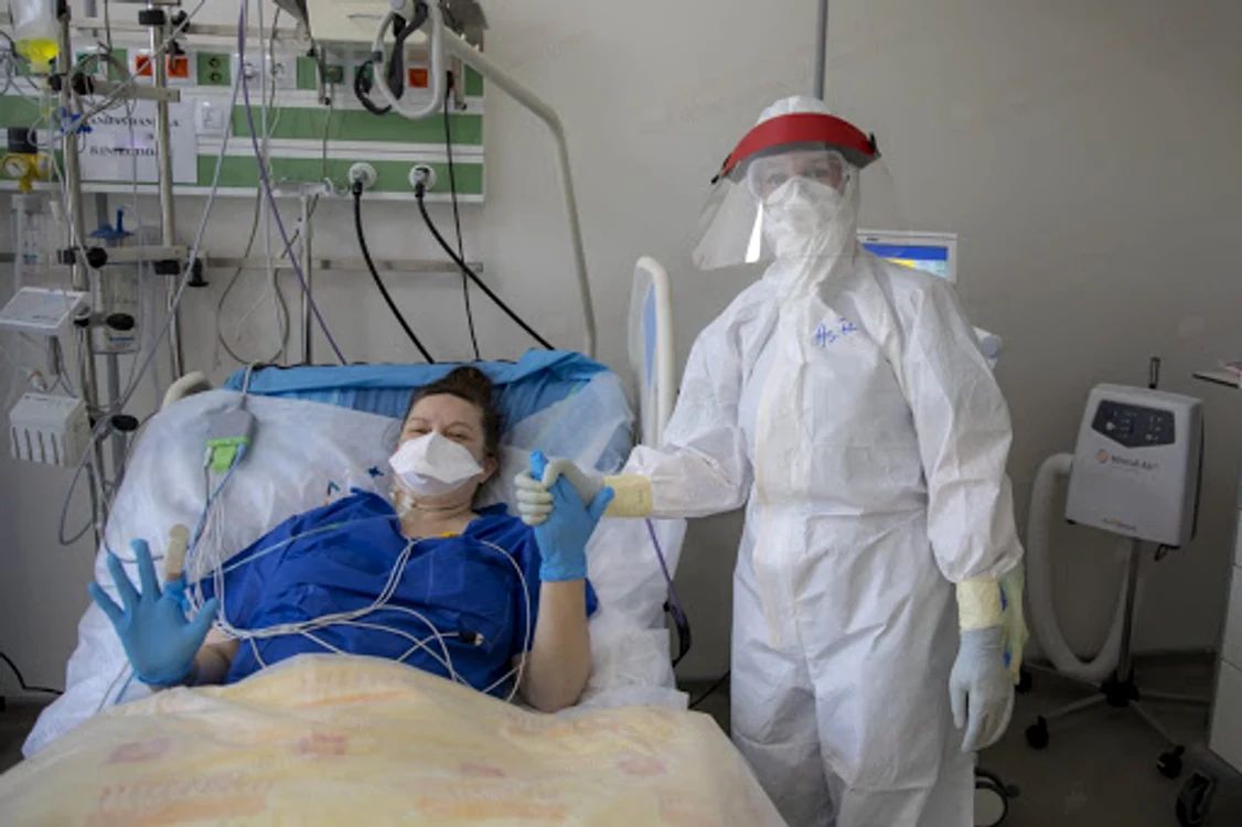 
    Pacienții cu coronavirus sunt tratați, în continuare, gratuit Foto: Spitalul Militar  