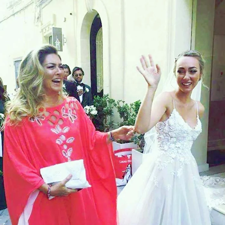 Romina Power, fericită  alături de fiica ei, mireasă