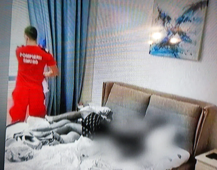Doi tineri morți, găsiți îmbrățișați, într-o cameră de hotel FOTO: captura Antena3